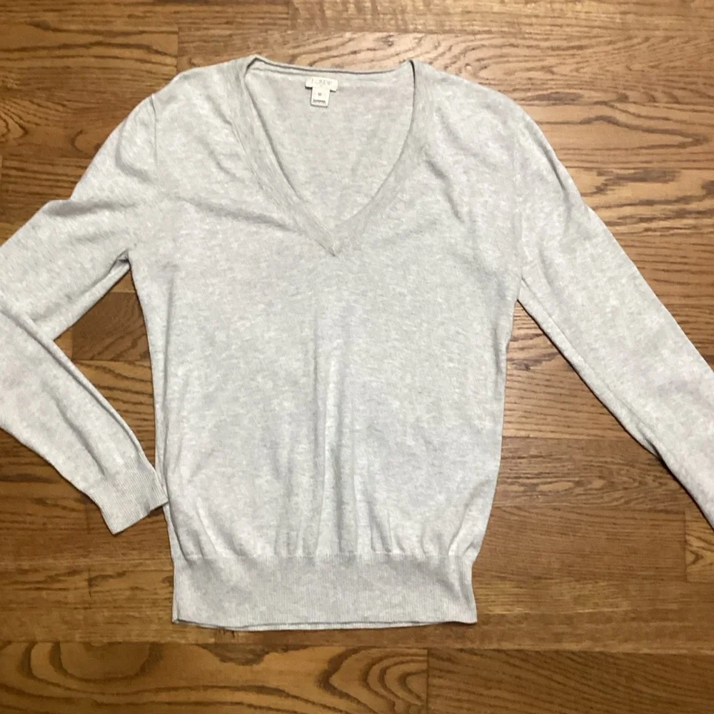 J. Crew woman’s cotton v-neck sweater. Light gray. Size Medium